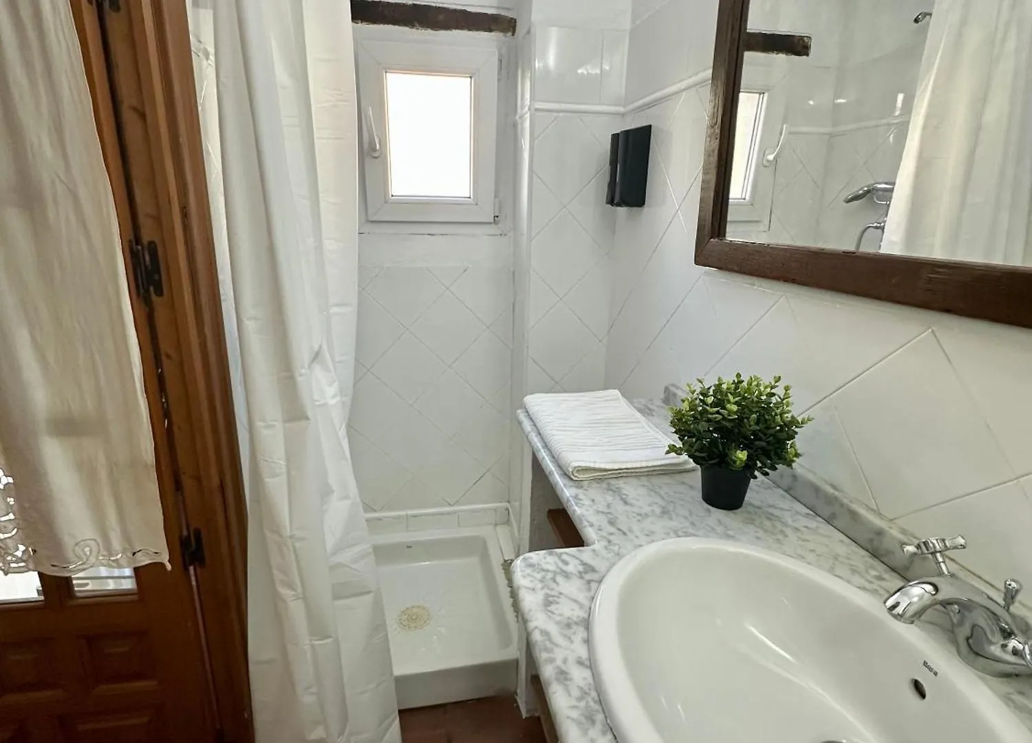 Habitacion Cama De Matrimonio Con Bano Privado Granada 0*,  Spanien