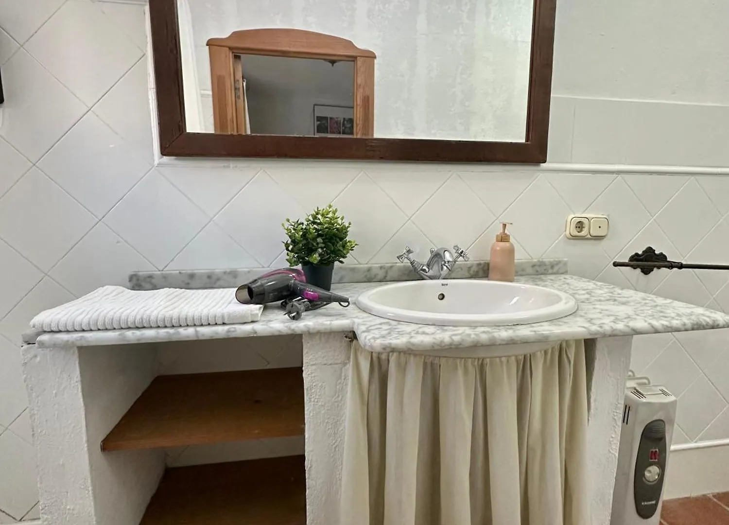 Homestay Habitacion Cama De Matrimonio Con Bano Privado Granada
